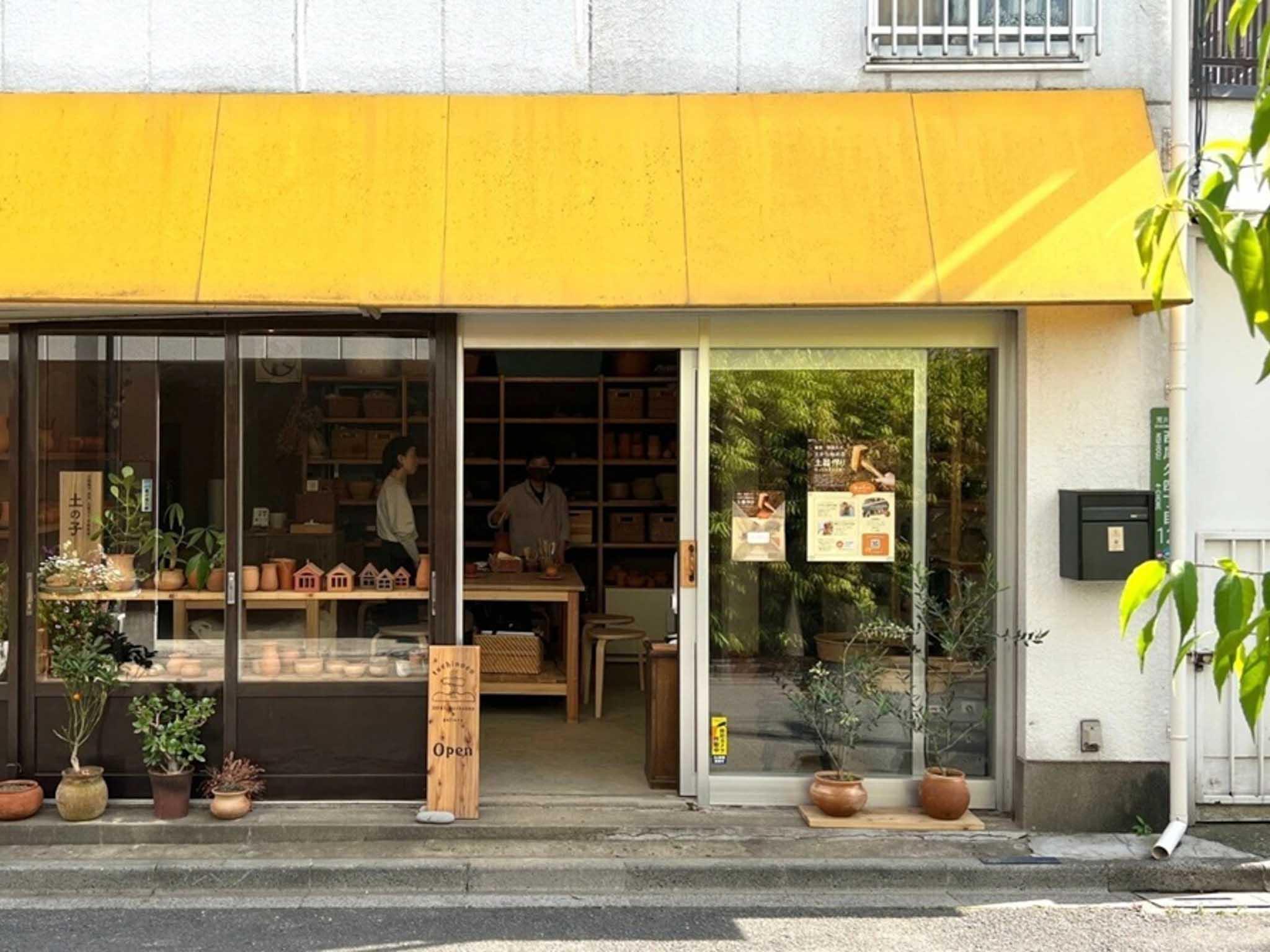 荒川区西尾久の賃貸物件/隣の区画には、体験教室や販売を通して土器の魅力を広めている「土の子」が入居中