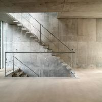神奈川県川崎市高津区久本の賃貸物件/F区画：2階別角度から。階段も印象的な出立ちです