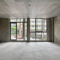 神奈川県川崎市高津区久本の賃貸物件/H区画：室内別角度から。天井高は約3.5Mと開放感あるつくり