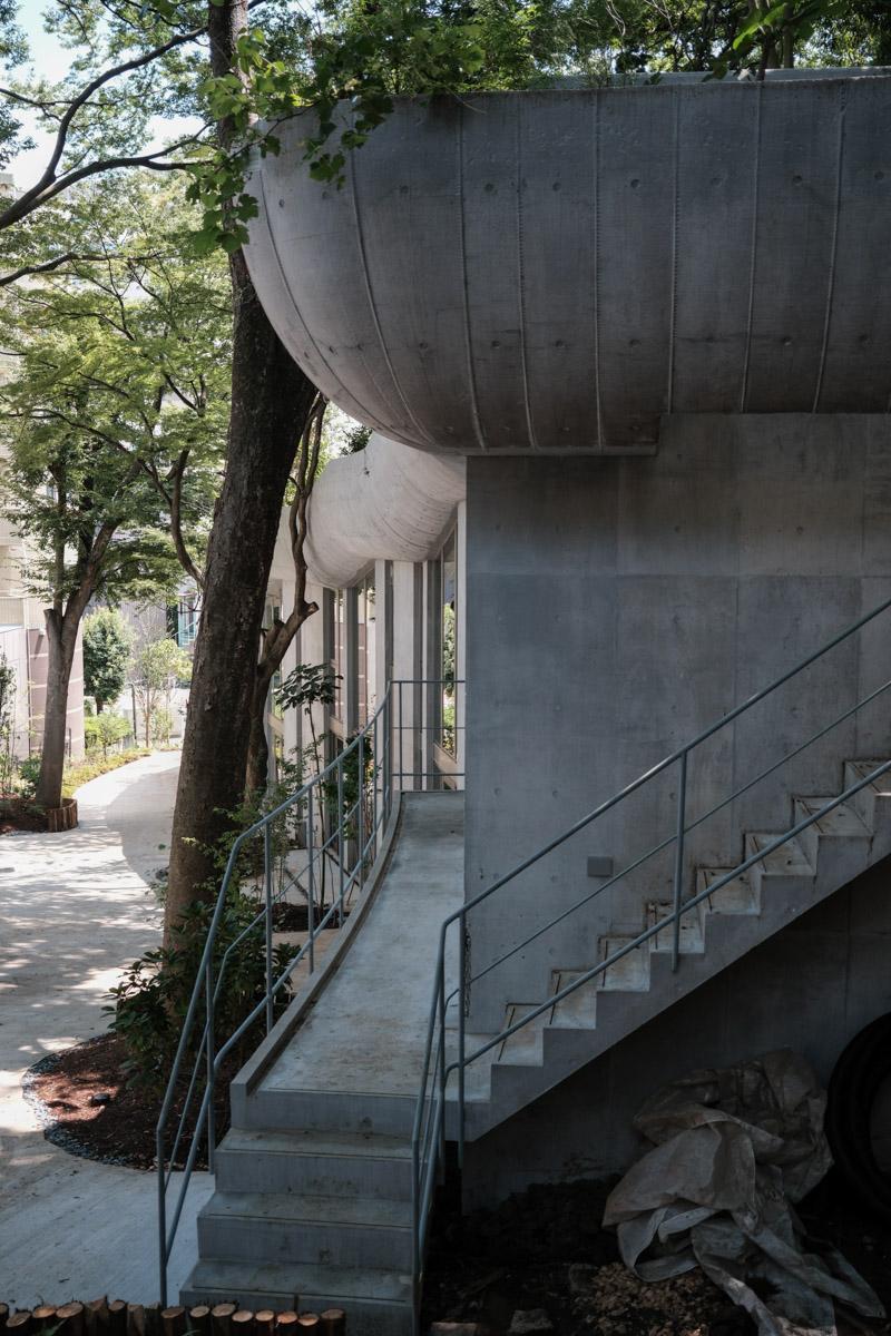 神奈川県川崎市高津区久本の賃貸物件/H区画の入り口へ続く緩やかな階段
