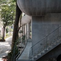 神奈川県川崎市高津区久本の賃貸物件/H区画の入り口へ続く緩やかな階段