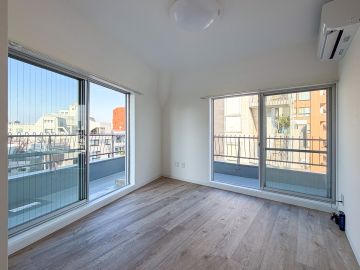 渋谷区上原の賃貸物件/ちょっぴり豊かなバルコニー