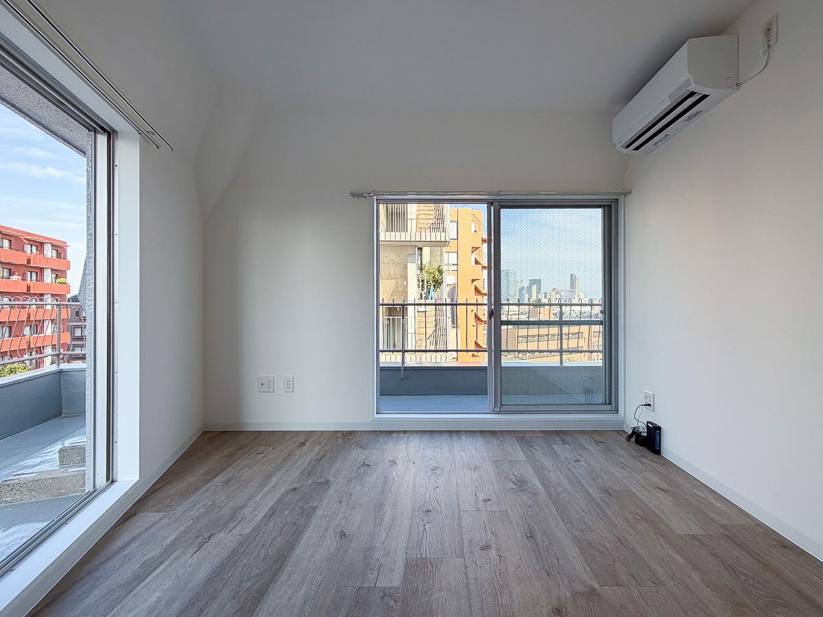 渋谷区上原の賃貸物件/別角度。部屋は北東向き。2面からフワッとした光が室内に届きます
