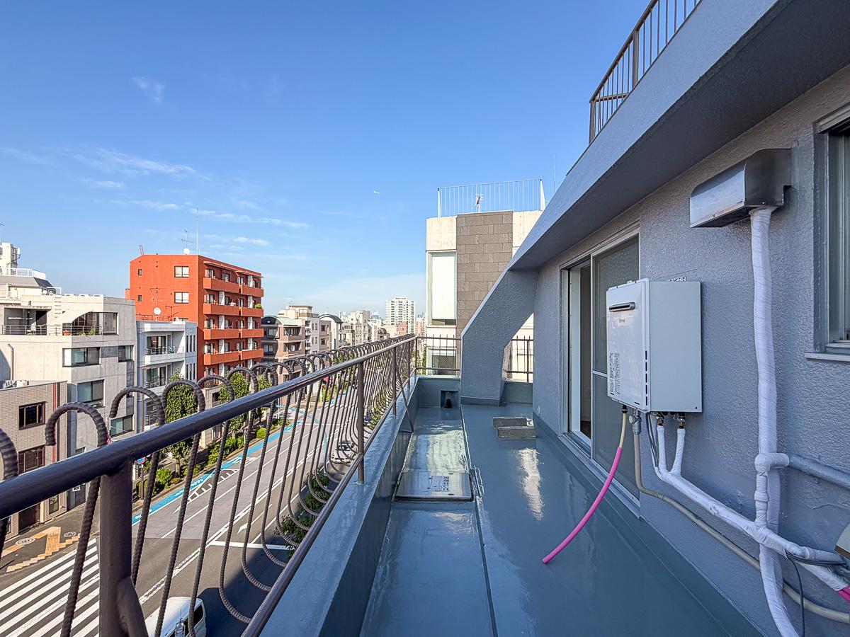 渋谷区上原の賃貸物件/北側のバルコニー