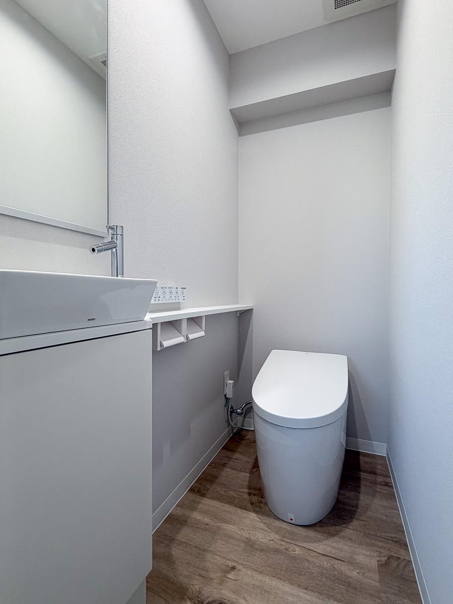 渋谷区上原の賃貸物件/トイレもクリーンな印象