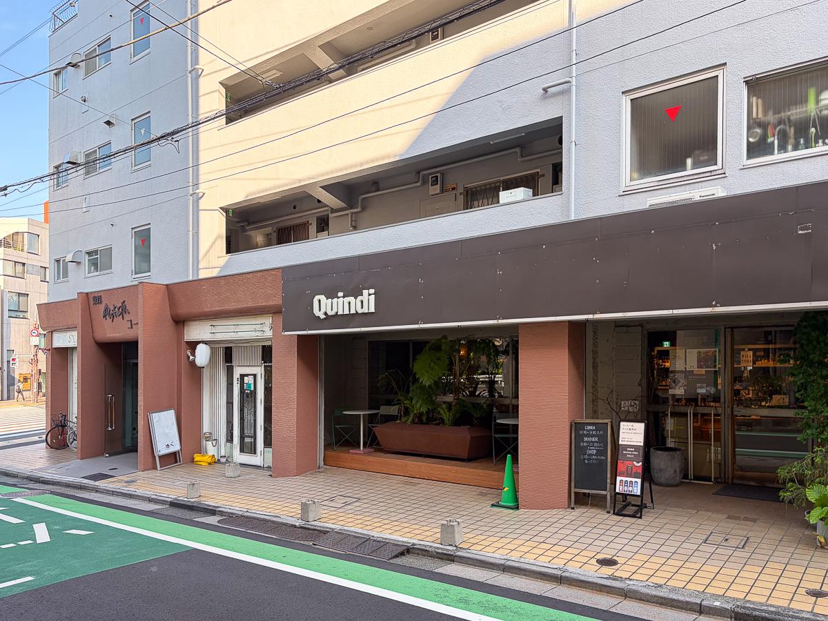 渋谷区上原の賃貸物件/1階には、スナック、イタリアンレストラン。商店街には代々木上原らしい個性的な飲食店がひしめき合います