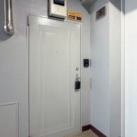 渋谷区上原の賃貸物件/エレベーターの真横が今回の区画