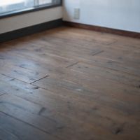 杉並区西荻北の賃貸物件/床は味わい深いフローリング