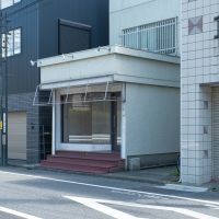 杉並区西荻北の賃貸物件/前面道路はバスどおりで交通量は意外にも多め