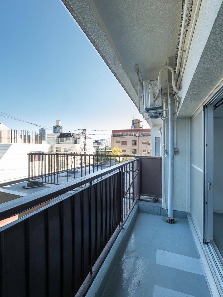 港区南青山の賃貸物件/南向きのバルコニー
