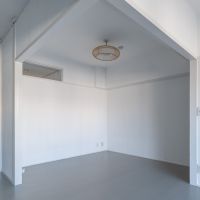 港区南青山の賃貸物件/間仕切りを取り払い、ほんのり空間が分かれている印象