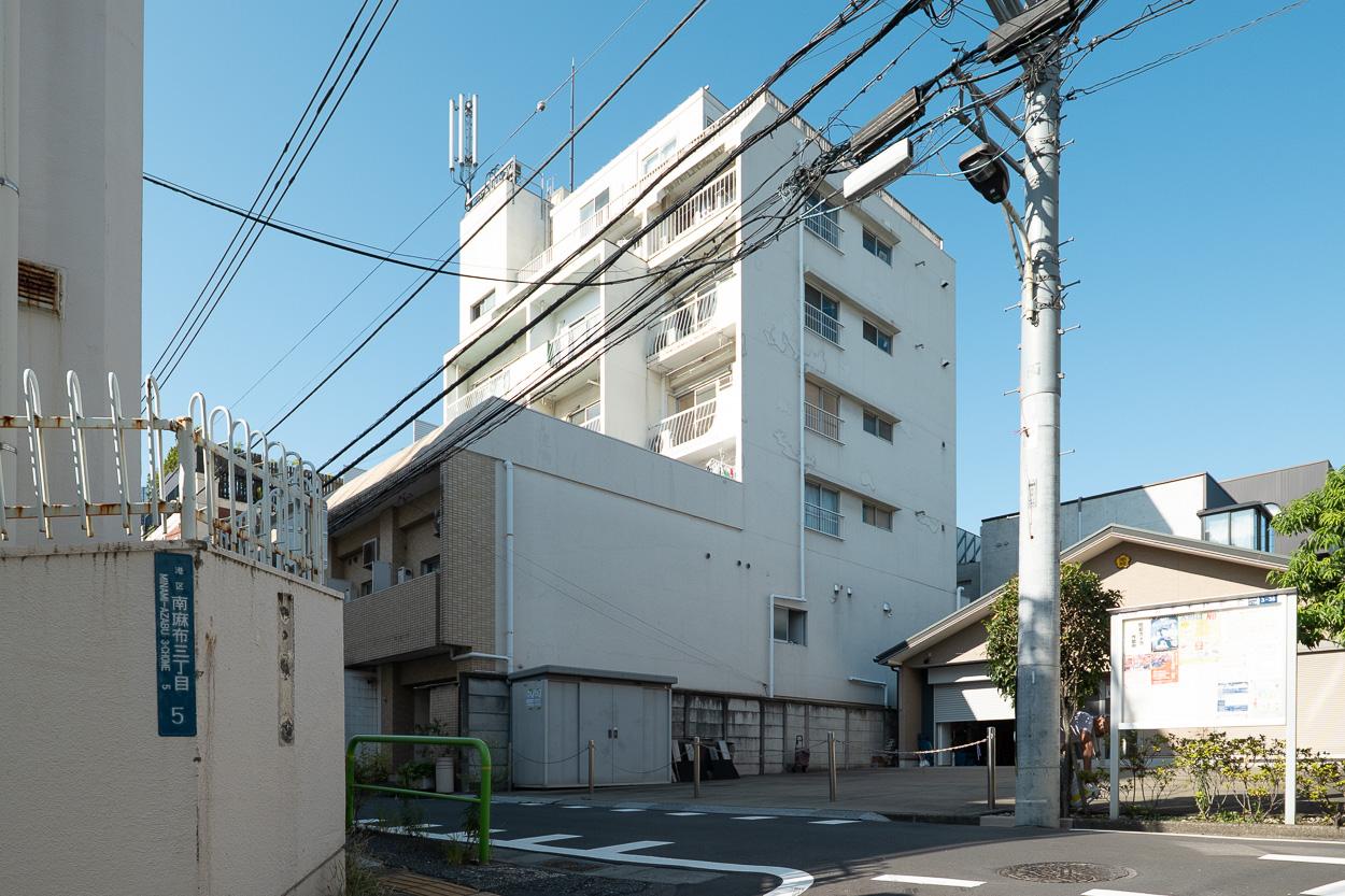 港区南麻布の賃貸物件/レトロなマンション