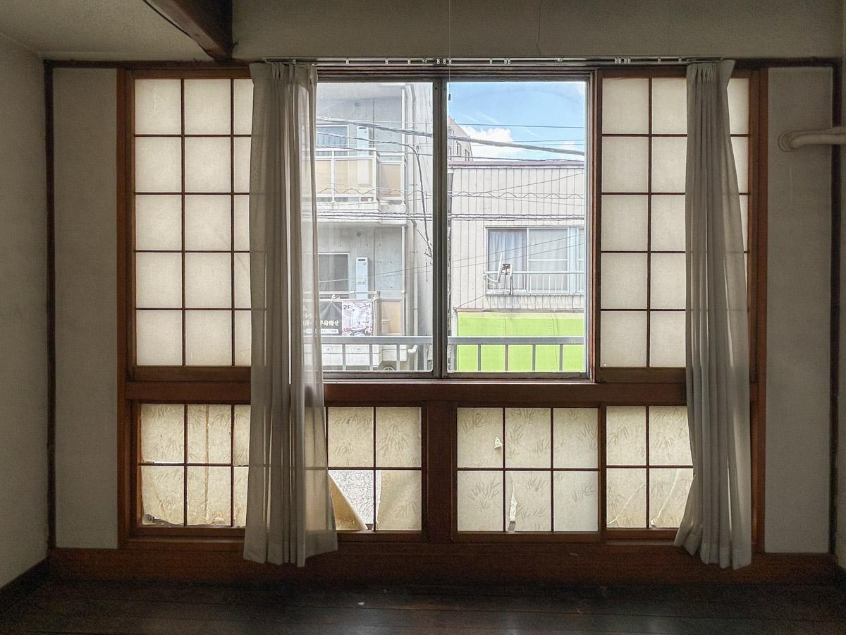 目黒区上目黒の賃貸物件/2階の窓辺からはどこか懐かしい景色