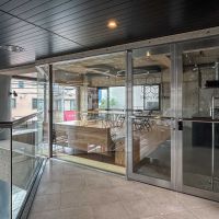 荒川区荒川の賃貸物件/反対側にはキッチン付きのレンタルスタジオ