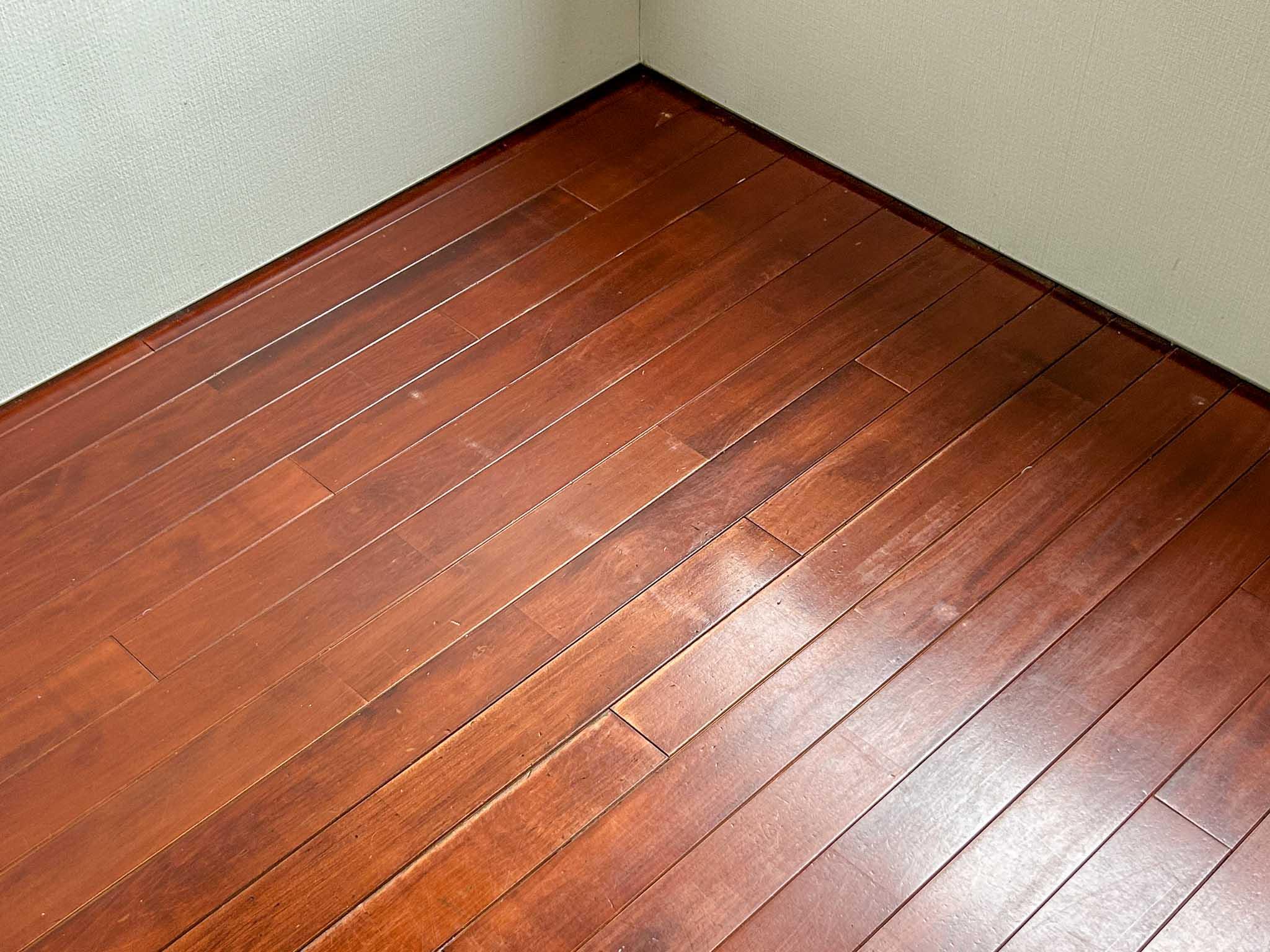 横浜市青葉区荏田北の賃貸物件/落ち着いたブラウンの無垢フローリング