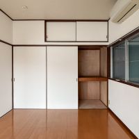 大田区田園調布の賃貸物件/２階洋室別角度から。押し入れがついています