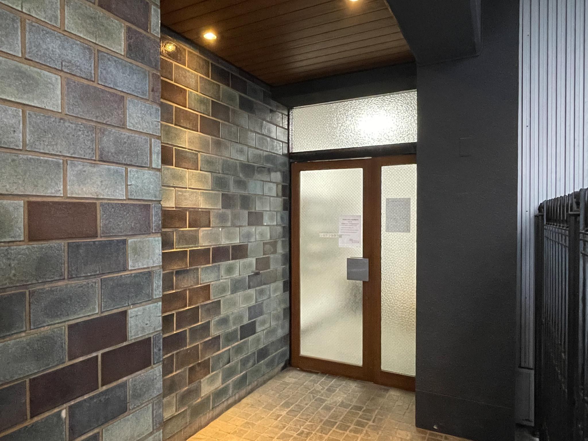 新宿区市谷台町の賃貸物件/エントランス