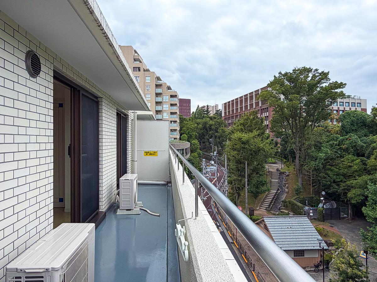 文京区小石川の賃貸物件/伸びやかに伸びるバルコニー