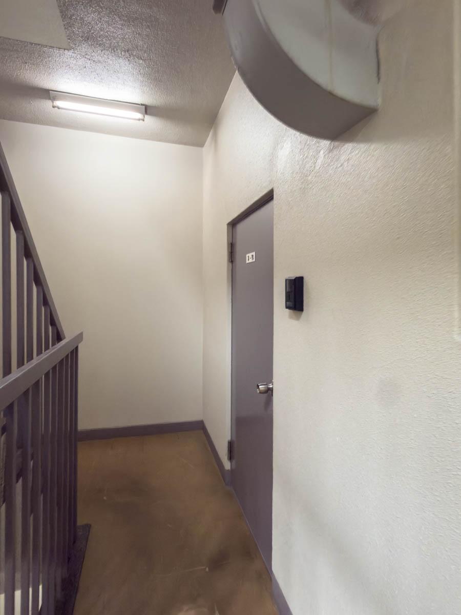 渋谷区松濤の賃貸物件/玄関外側
