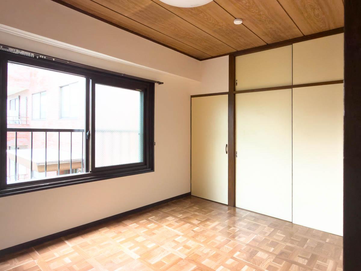 渋谷区松濤の賃貸物件/和室の名残を感じる6帖の洋室。レトロな雰囲気が残ります