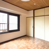 渋谷区松濤の賃貸物件/和室の名残を感じる6帖の洋室。レトロな雰囲気が残ります