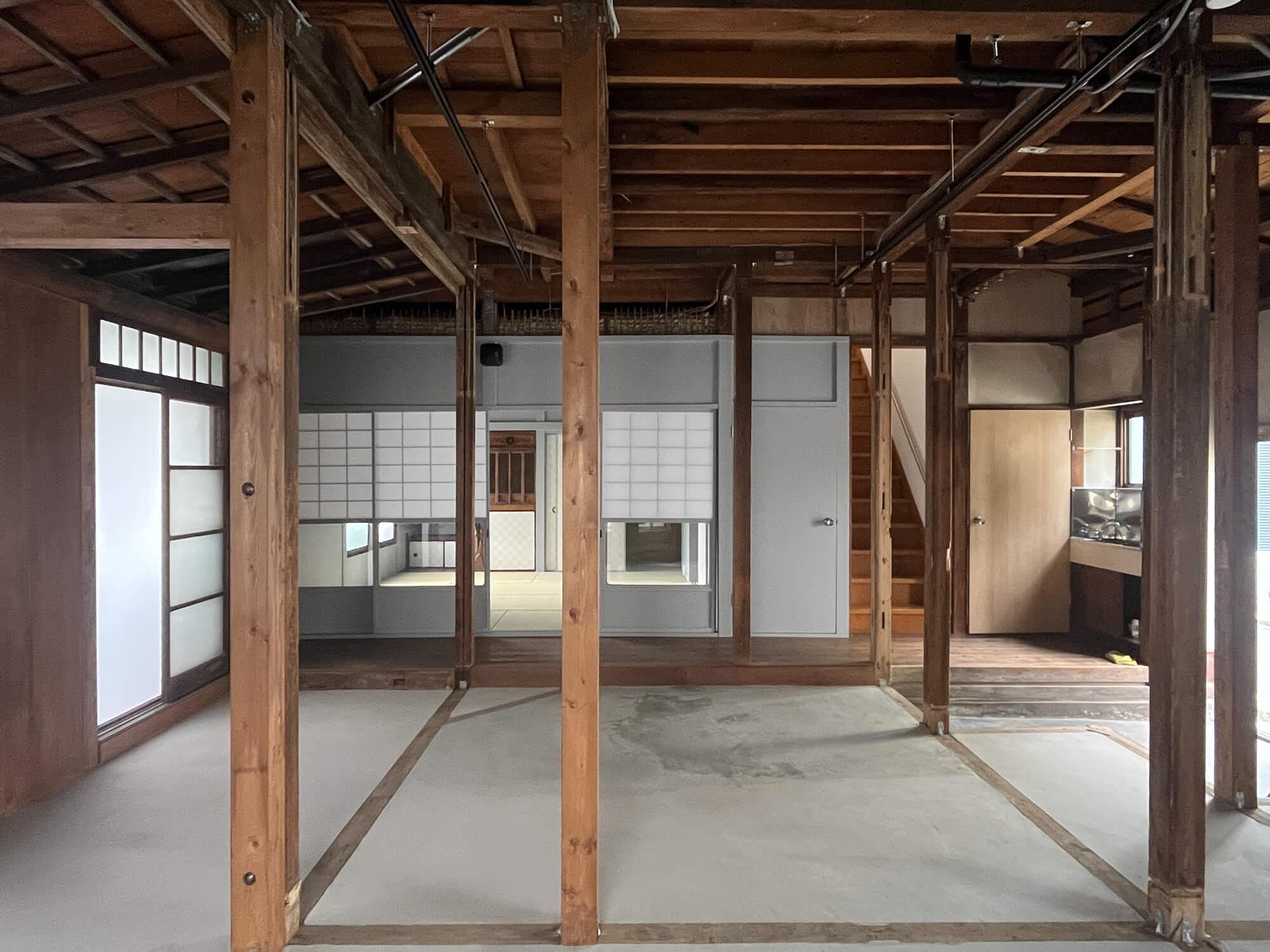 品川区大崎の賃貸物件/1階：天井が高く、床は土間でざっくりラフに使える空間