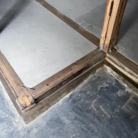 品川区大崎の賃貸物件/1階玄関前。本物の土間と新たにつくられた土間
