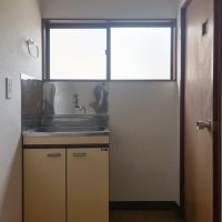 品川区大崎の賃貸物件/階段室の洗面台