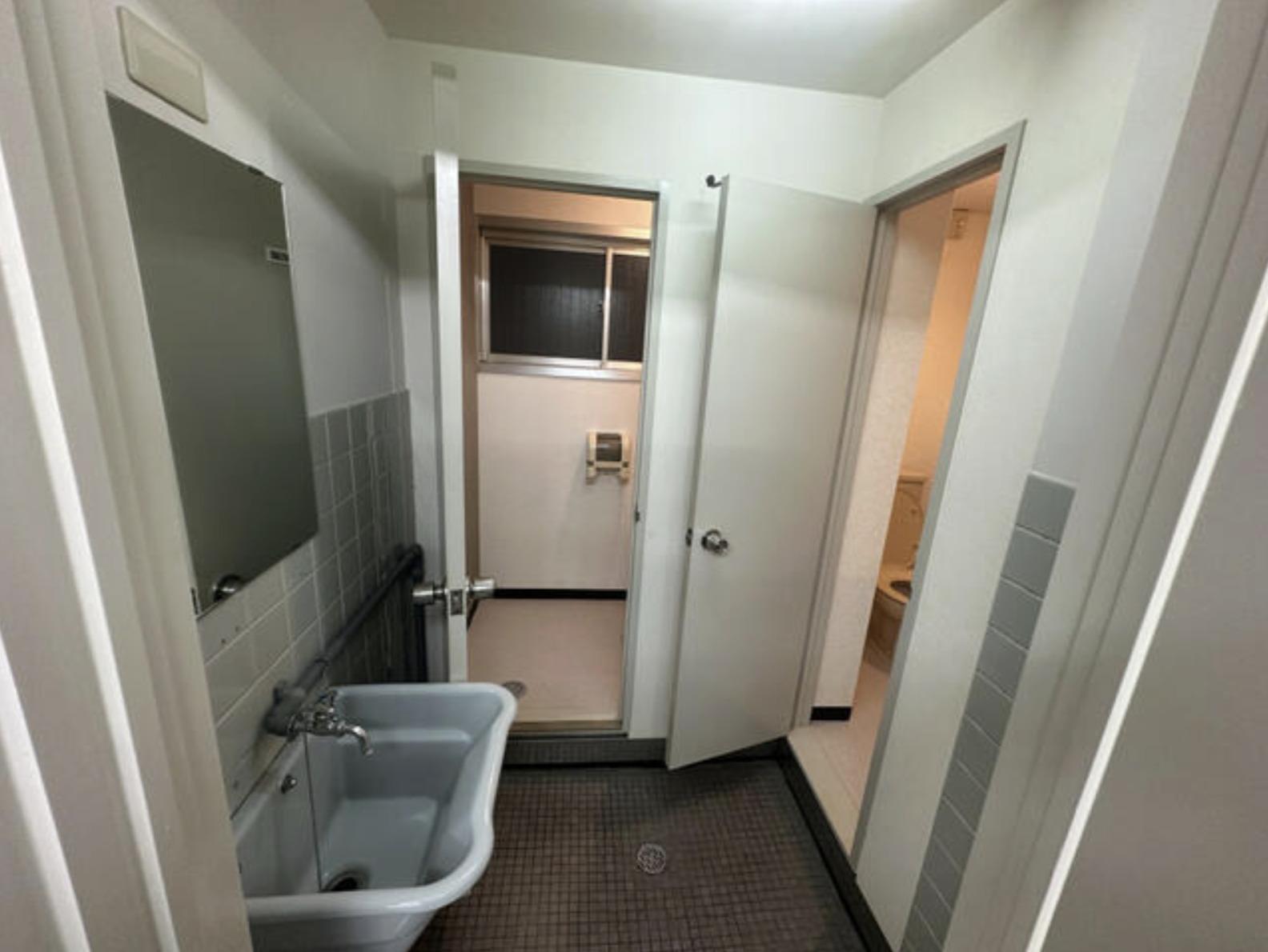 千代田区神田錦町の賃貸物件/トイレ前のスペース