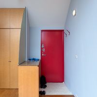 東京都渋谷区西原の賃貸物件/真っ赤な玄関ドアがアクセント