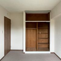 練馬区石神井台の賃貸物件/洋室①：カーテンを設置して収納を隠せます