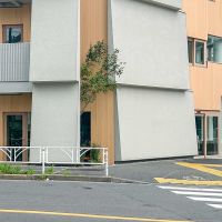 渋谷区渋谷の賃貸物件/道路の対面から1階をみる