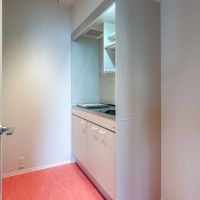 渋谷区渋谷の賃貸物件/8階：給湯室。1口IHコンロとシンク付きで、冷蔵庫を置くスペースもあります