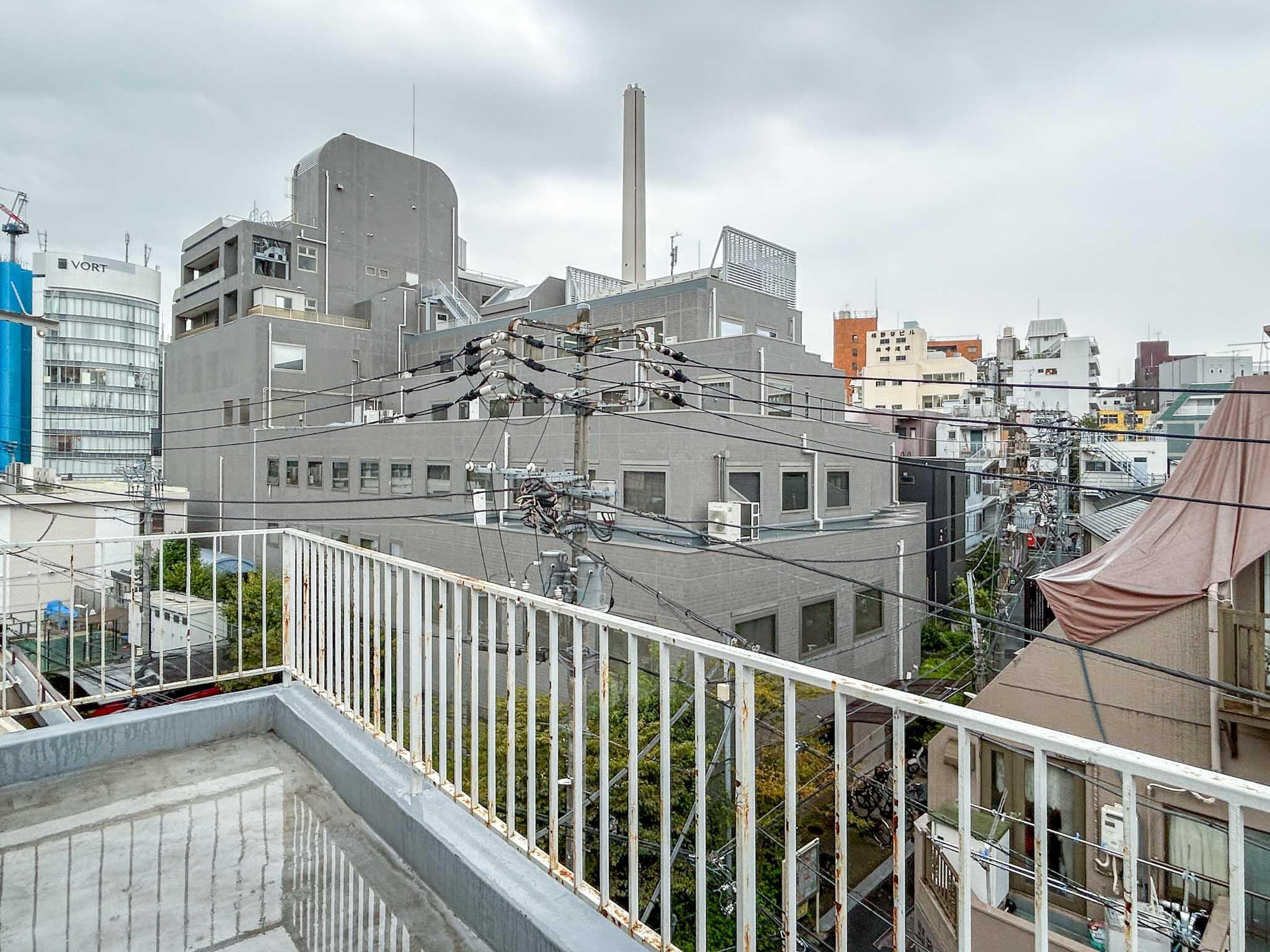 渋谷区鶯谷町の賃貸物件/渋谷駅の近くにいながら、広い空が楽しめるバルコニー