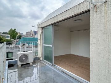 渋谷区鶯谷町の賃貸物件/てっぺんにひとり基地