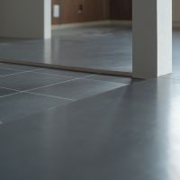 神奈川県横浜市青葉区荏田北の賃貸物件/リビングは、黒とグレーを基調としたシックな雰囲気に