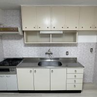 中野区白鷺の賃貸物件/キッチン。特大の冷蔵庫は高さの関係で入りません