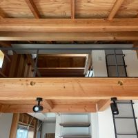杉並区浜田山の賃貸物件/2F：南北両側が吹き抜けになっていて、空間がひと続きにつながっているような感覚です