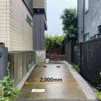 杉並区浜田山の賃貸物件/駐車スペース：モルタル部分の幅は約2mです