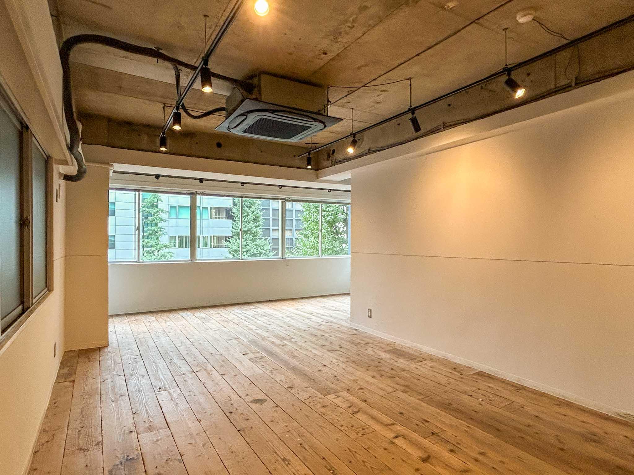 千代田区神田錦町の賃貸物件/部屋の中心から東側をみる