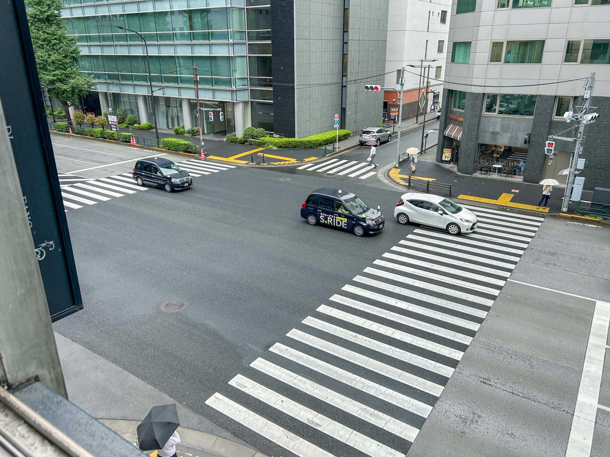 千代田区神田錦町の賃貸物件/窓を見下ろすと大通り