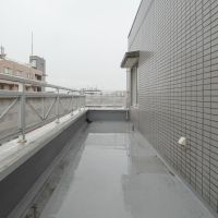 世田谷区経堂の賃貸物件/西側の細長いバルコニー。洗濯物はこちらに干すのも良さそうです
