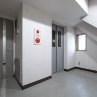世田谷区経堂の賃貸物件/玄関。最上階ワンフロアです