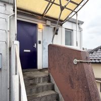 世田谷区駒沢の賃貸物件/部屋へは階段を上がり3階まで。最上階です