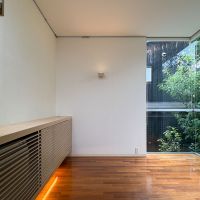 世田谷区尾山台の賃貸物件/2階リビング：すっきりとしてクセのない室内は、家具で大きく印象が変わるはず