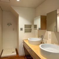 世田谷区尾山台の賃貸物件/地下の洗面台はふたつ