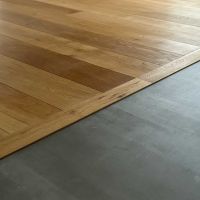 世田谷区玉川の賃貸物件/木のあたたかみを感じるフローリング。水が散るキッチン周りだけフロアタイル