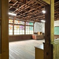 群馬県藤岡市三波川の売買物件/こちらは音楽室。天井材が抜かれて小屋裏があらわされています