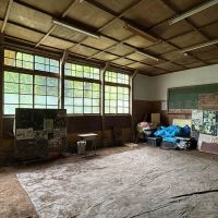 群馬県藤岡市三波川の売買物件/床材を撤去し土基礎をあらわした状態に。土間を打って使いやすくしてもよさそう