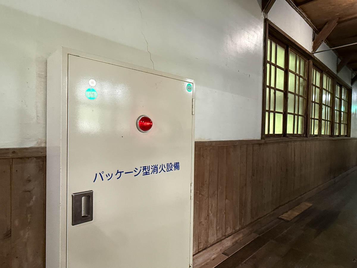 群馬県藤岡市三波川の売買物件/校舎には消防設備がいくつか設置されています